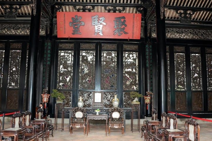 Guangzhou Private Day Tour: Canton Tower, Chen Clan Temple & Shamian Island photo 3
