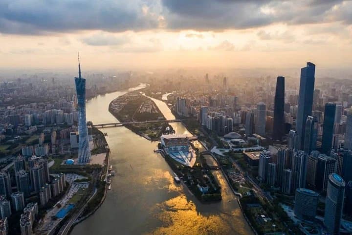 Guangzhou Private Day Tour: Canton Tower, Baiyun Mountain & Chen Clan Temple