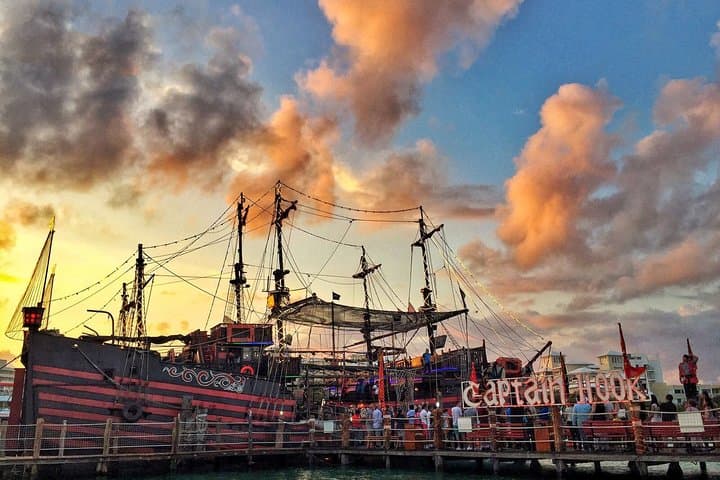 Pirate Night Cancun: Dinner, Open Bar & Live Pirate Show Aboard a Galleon
