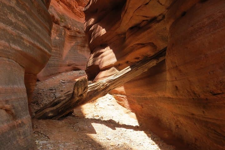 Peekaboo Slot Canyon 4WD Tour — Kanab's Narrow Redrock Adventure photo 2