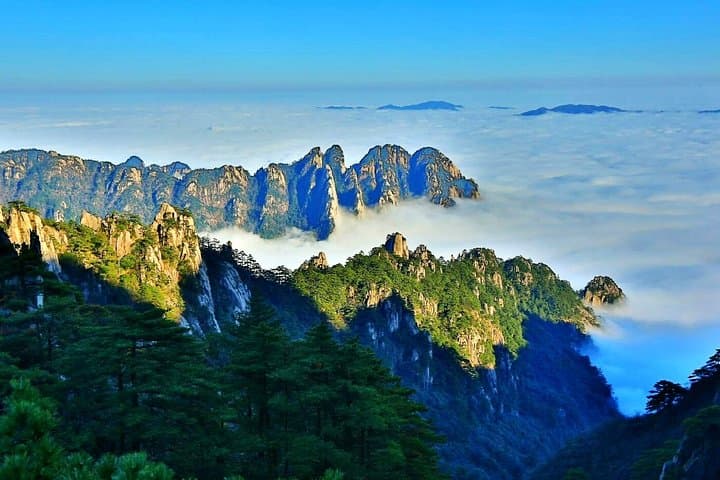 Sunrise on Huangshan: 2-Day Private Tour of Yellow Mountain & Xidi Village