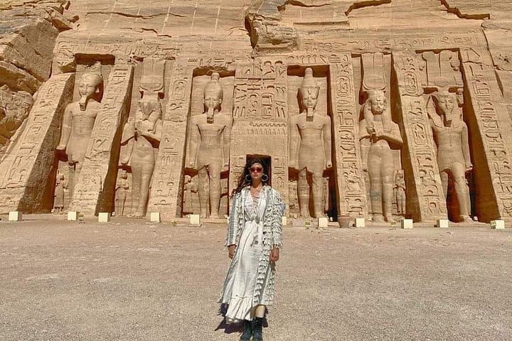 Day Trip to Abu Simbel from Cairo via Aswan: Fly and Drive to Ramses II's Colossal Temples