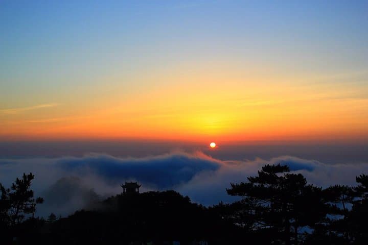 Huangshan Mountain & Hongcun Village Private Day Tour Guide photo 3