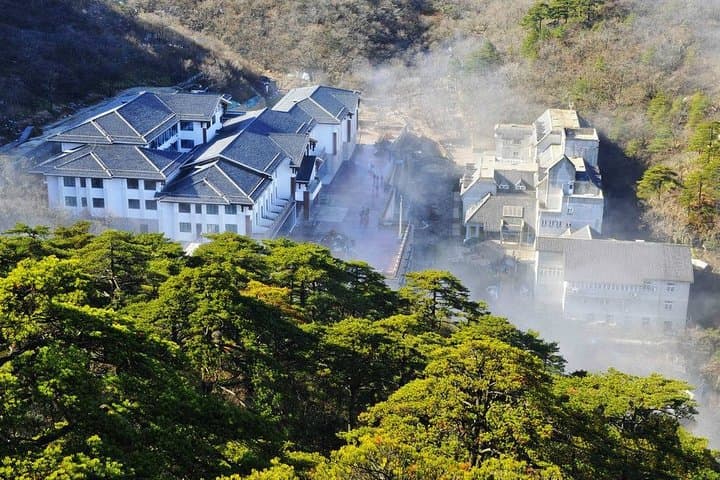 Hike Huangshan’s Xihai Grand Canyon: Private Day Tour to Bright Summit & Sea of Clouds photo 6