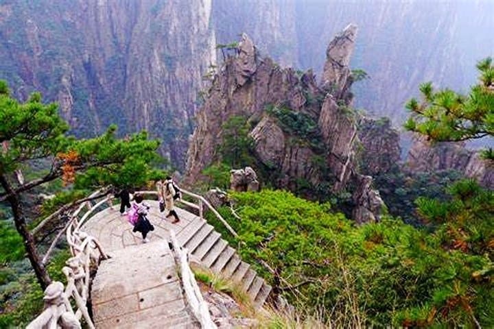 Hike Huangshan’s Xihai Grand Canyon: Private Day Tour to Bright Summit & Sea of Clouds