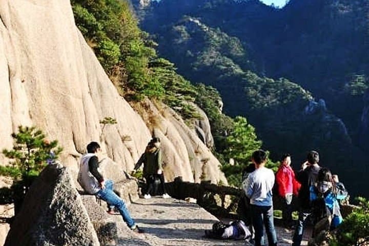 Private Photography Day Tour of Huangshan (Yellow Mountain) — Capture Sea of Clouds & Pine Peaks photo 2
