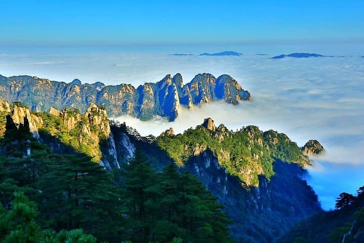 Private Photography Day Tour of Huangshan (Yellow Mountain) — Capture Sea of Clouds & Pine Peaks photo 5