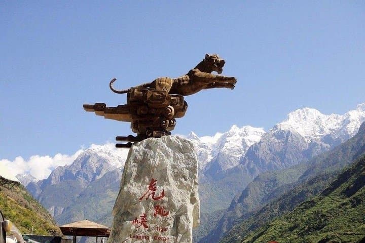 Jade Dragon & Tiger Leaping Gorge: 3-Day Private Lijiang Highlights from Xi'an