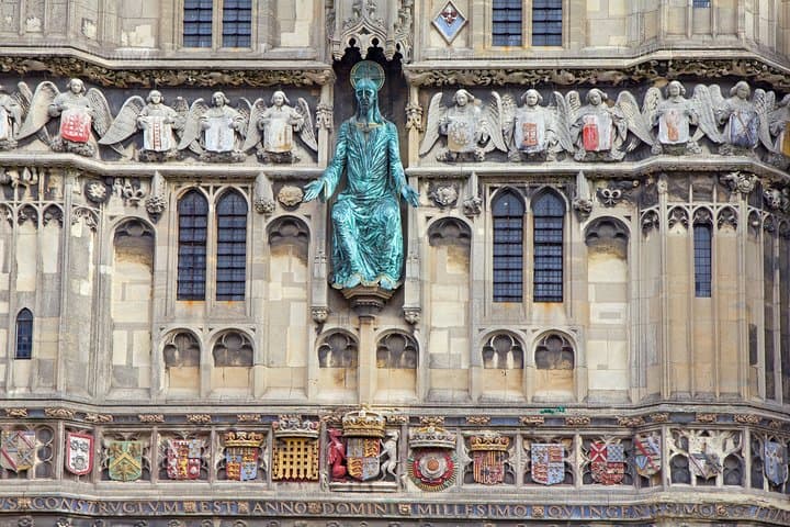 Christmas Day Coach Tour: Canterbury Cathedral Sung Eucharist, White Cliffs of Dover & Greenwich photo 4