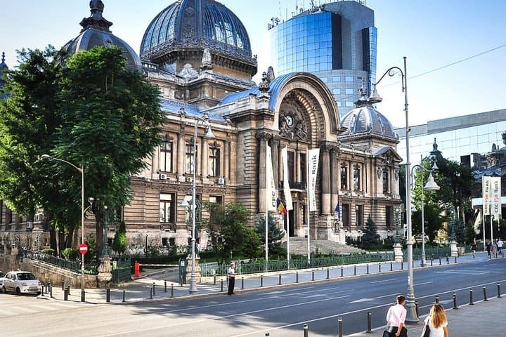 Executive 4-Hour Bucharest Highlights Tour: Parliament, Village Museum & Old City