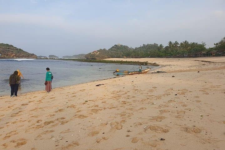 Full-Day Pacitan Adventure from Yogyakarta: Klayar Beach, Gua Gong & Maron River photo 3