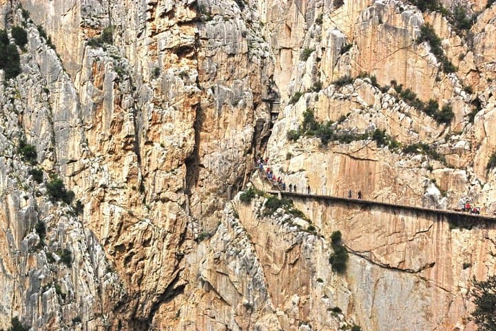 Caminito del Rey Guided Hike and Optional Kayak on El Chorro Lake — Day Trip from Granada