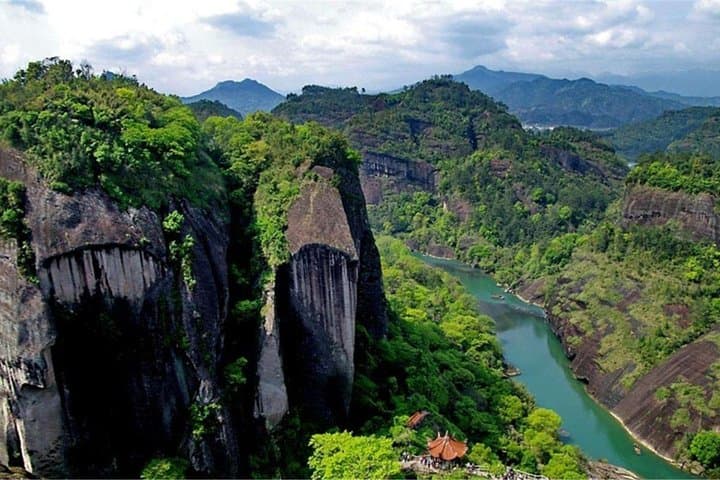 3-Day Mount Wuyi Private Tour — Bamboo Rafting, Heavenly Tour Peak & Xiamei Village photo 3