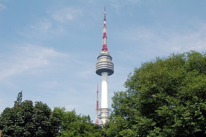 Seoul Tower & Namsan Park Guided Walking Tour — Views, History & Practical Tips