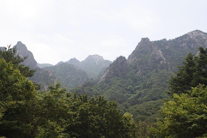 Full-Day Mt. Seorak Tour: Cable Car to Gwongeumseong & Sinheungsa Temple photo 1