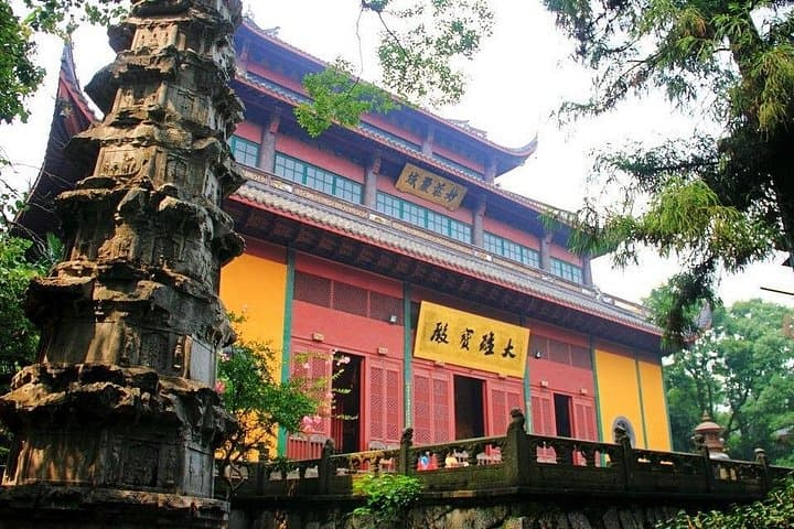 Half-Day Hangzhou West Lake Cruise and Lingyin Temple Private Tour photo 3