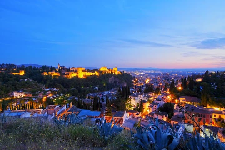 Moonlit Albaicin & Sacromonte Private Night Tour — San Nicolás Views photo 2