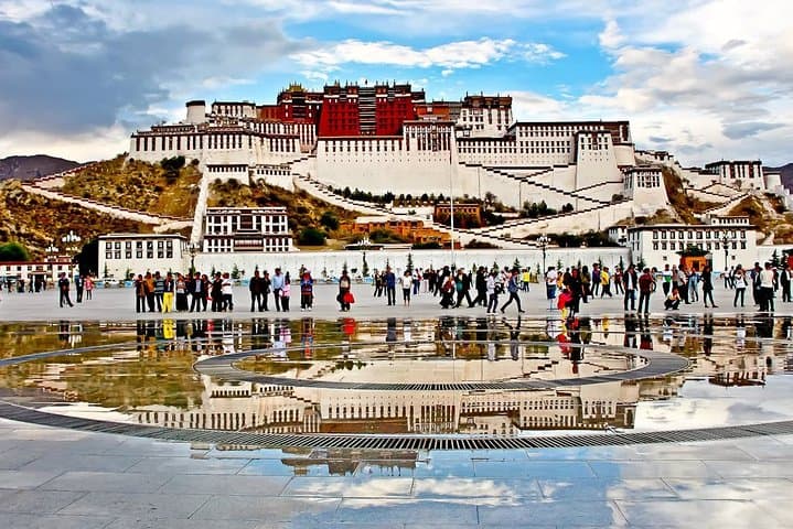 8-Day Lhasa to Everest Base Camp & Yamdrok Yumtso Lake Small-Group Tour photo 6