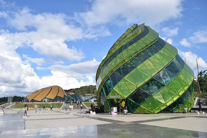 3-Day Da Lat Highlands Tour — Waterfalls, Pagodas & Flower Gardens