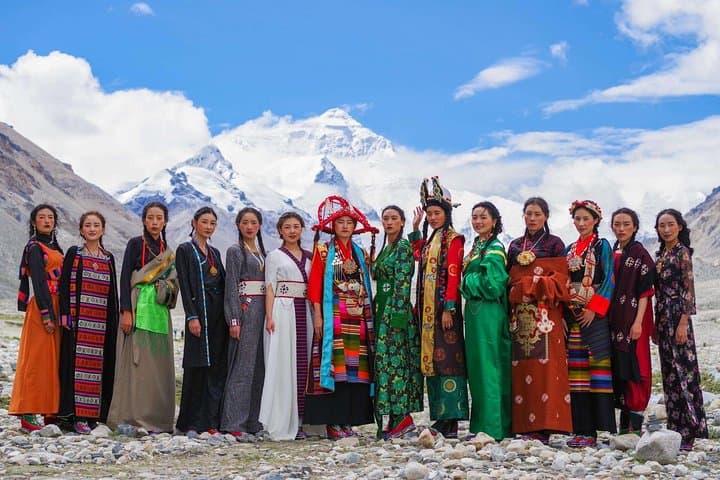 8-Day Lhasa to Everest Base Camp & Yamdrok Yumtso Lake Small-Group Tour photo 2