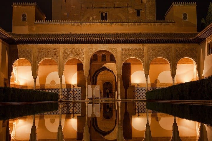 Skip-the-Line Alhambra and Albaicín Private Guided Tour with Official Guide in Granada photo 5