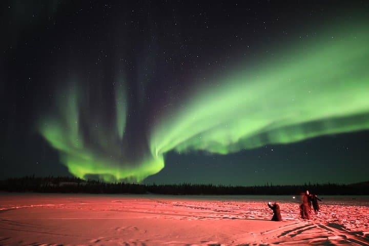 Aurora by Bus: Yellowknife Lakes Night Tour photo 3