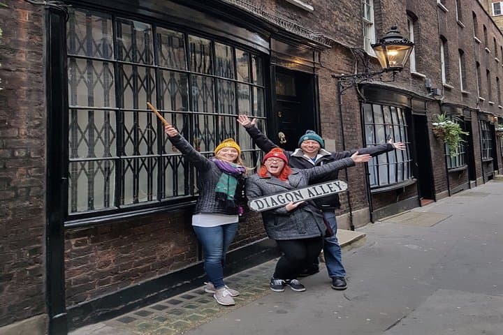 Harry Potter Lacock and Oxford Black Taxi Tour from London