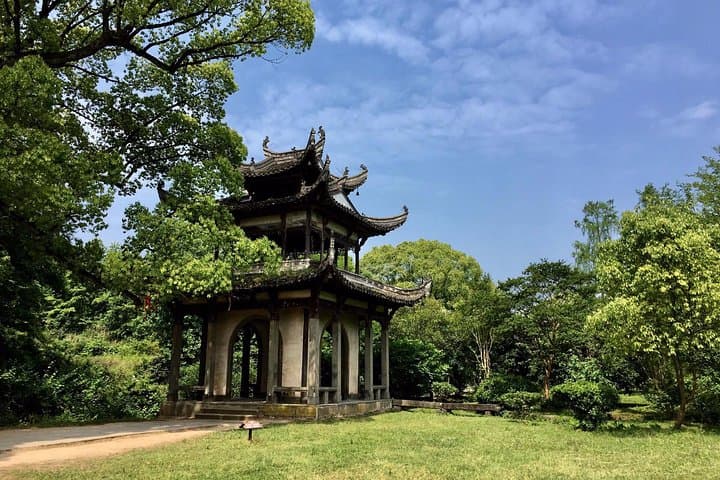 Huangshan Mountain & Tangmo Village: 2-Day Private Tour from Beijing photo 4