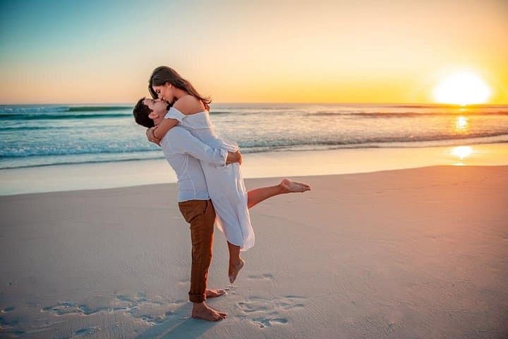 Golden-Hour Photo Shoot in Arraial do Cabo — Beach Portraits & Secret Vistas