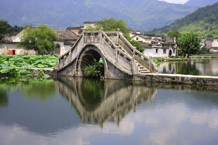 2-Day Private Huangshan (Yellow Mountain) & Hongcun Village Tour from Beijing photo 2
