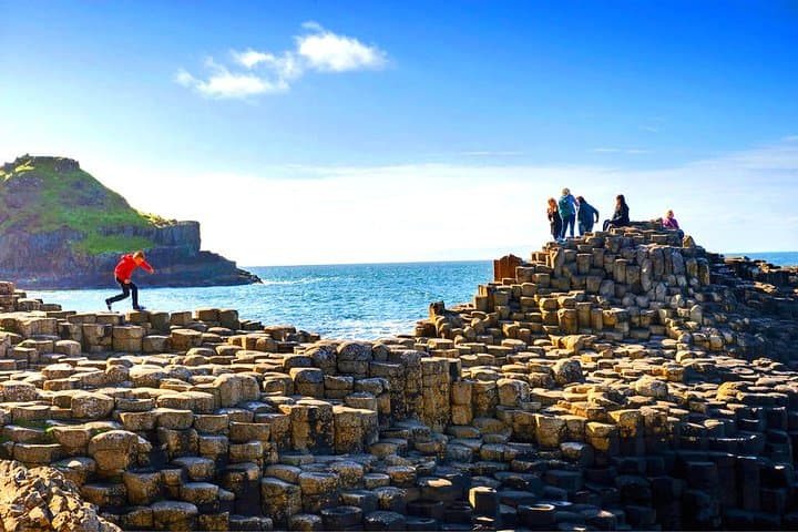 Giants Causeway & Belfast Private Shore Excursion: Day Trip to Northern Ireland’s Coastal Icons