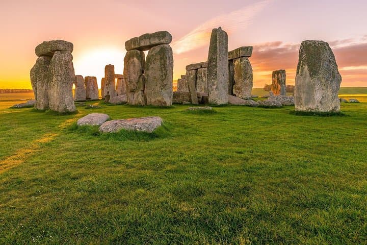 Stonehenge and Highclere Castle Private Day Tour from London