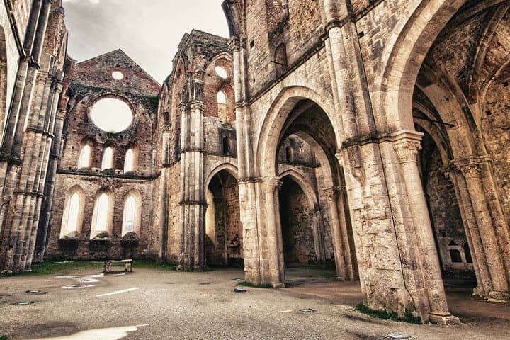 San Gimignano and Abbey of San Galgano: Medieval Towers and the Sword in the Rock photo 4