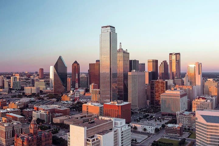 Walking Tour in Dallas, Texas