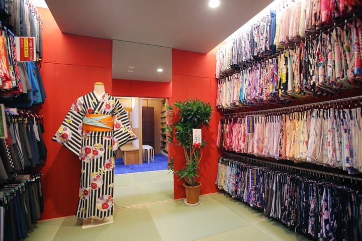 Yukata Walk Near Kiyomizu-dera: Kimono Rental & Stroll in Kyoto photo 2