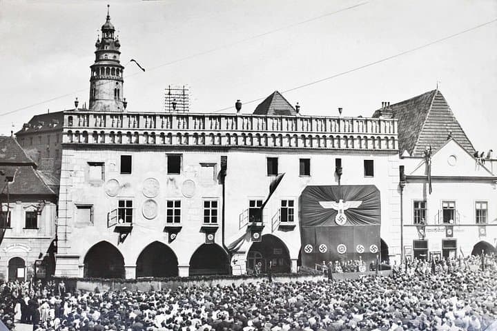Cesky Krumlov Modern History Walking Tour — WWII, Communism & Jewish Heritage photo 1