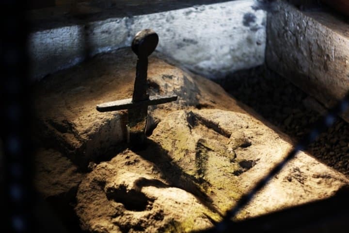 San Gimignano and Abbey of San Galgano: Medieval Towers and the Sword in the Rock photo 6