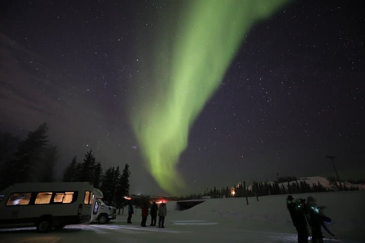 Aurora by Bus: Yellowknife Lakes Night Tour photo 2