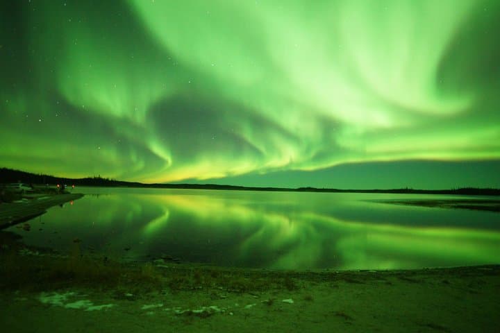 Aurora by Bus: Yellowknife Lakes Night Tour photo 4
