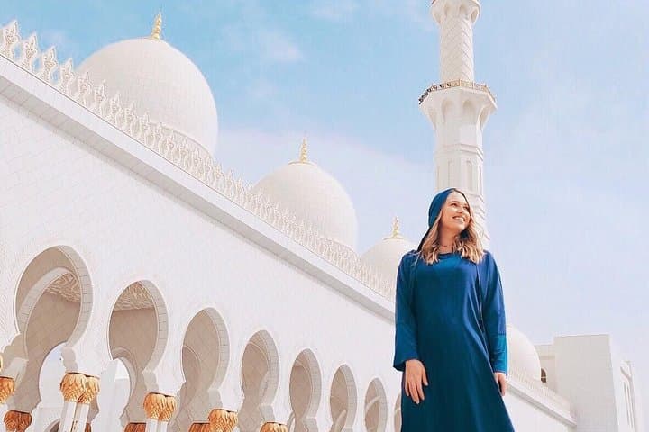 Abu Dhabi Day Tour from Dubai: Sheikh Zayed Mosque, Corniche & Emirates Palace photo 5