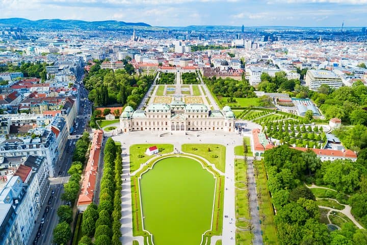 Vienna Photo Experience: Professional City Photo Shoot in Iconic & Hidden Locations