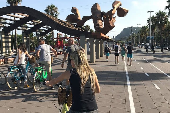barcelona-ebike-tour-gothic-quarter-to-beach photo 3