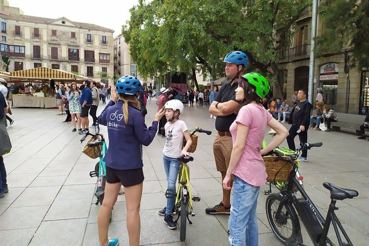barcelona-ebike-tour-gothic-quarter-to-beach photo 4