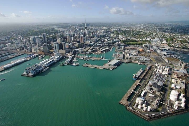 Luxury Airport Transfers Auckland: Private Chauffeur to AKL & CBD photo 6