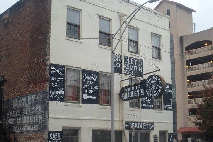Savannah 10pm Restless Souls Tour — Evidence-Driven Ghost Walk Through Historic Squares photo 5