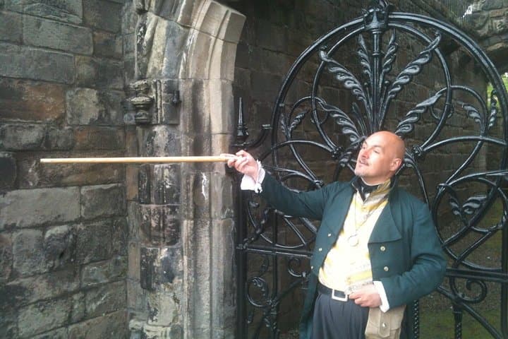 Stirling Old Town Private Walking Tour — Historic Royal Burgh Highlights photo 2