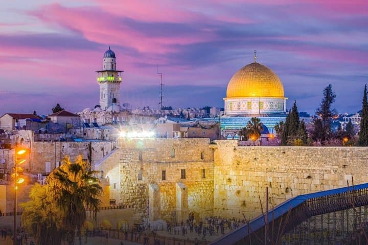 Private Photographer Photoshoot in Jerusalem — Old City, Hidden Locations & Professional Portraits