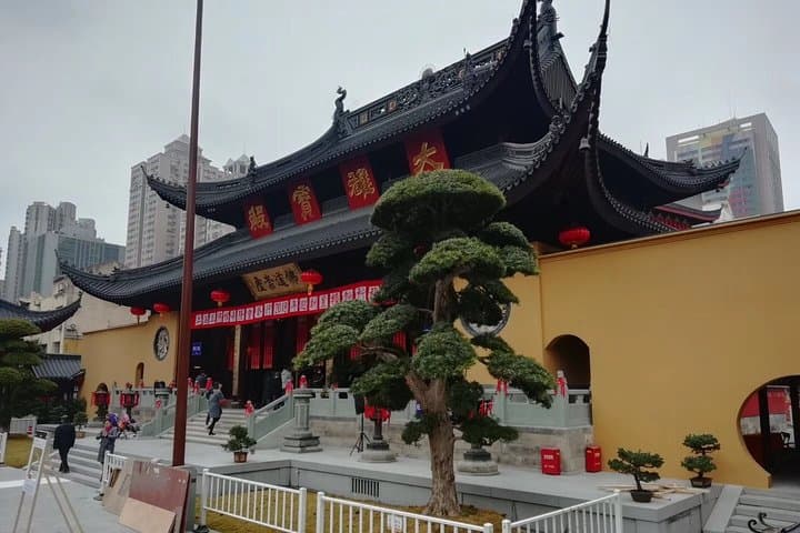 Private Shanghai Historical Tour and Huangpu River Cruise — Oriental Pearl, Jade Buddha & Jewish Refugees Museum photo 4