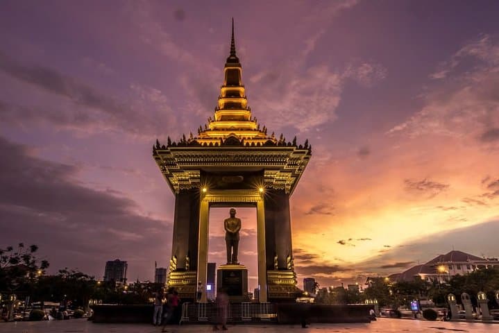6-Day Phnom Penh to Siem Reap — Angkor, Tonle Sap & Phnom Penh Highlights photo 2
