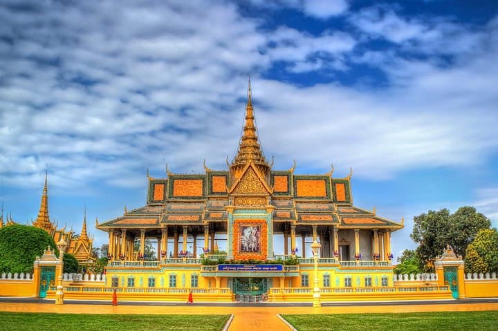 6-Day Phnom Penh to Siem Reap: Angkor Temples, History & Kulen Hills Walk photo 3